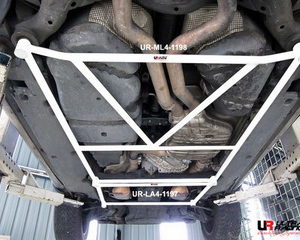 VW Touareg 5.0 V10 02+ UltraRacing 4-Point Mid Lower H-Brace